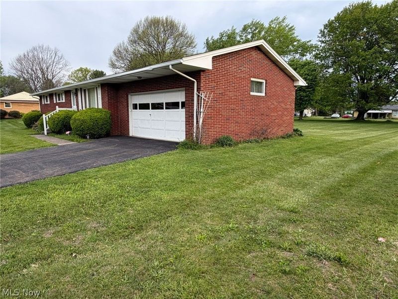 6391 Peach Street NE, Louisville, OH 44641 Photo 3