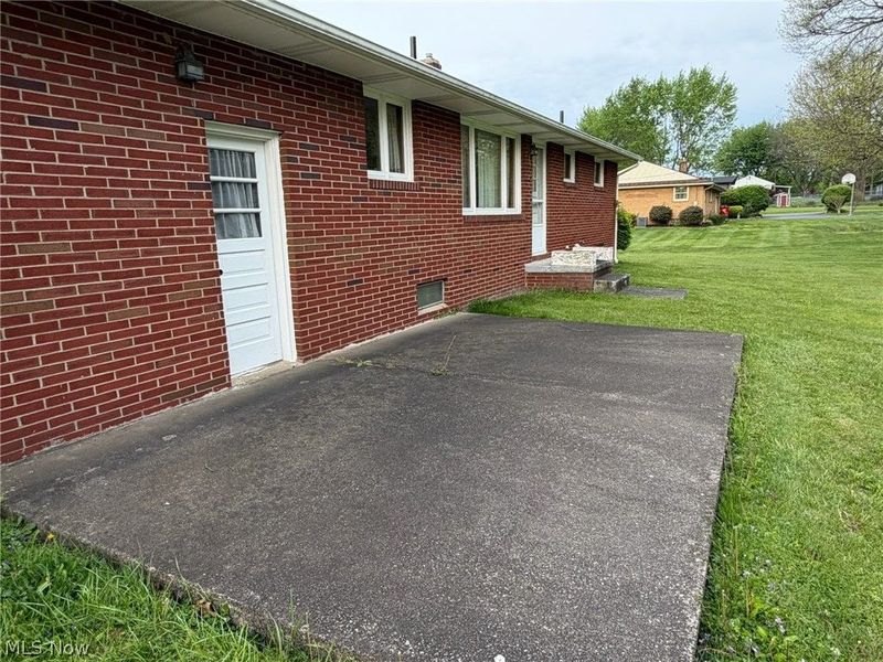 6391 Peach Street NE, Louisville, OH 44641 Photo 6