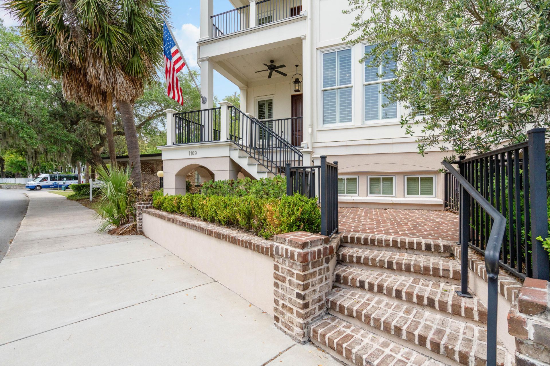 1109 Bay Street Photo 10