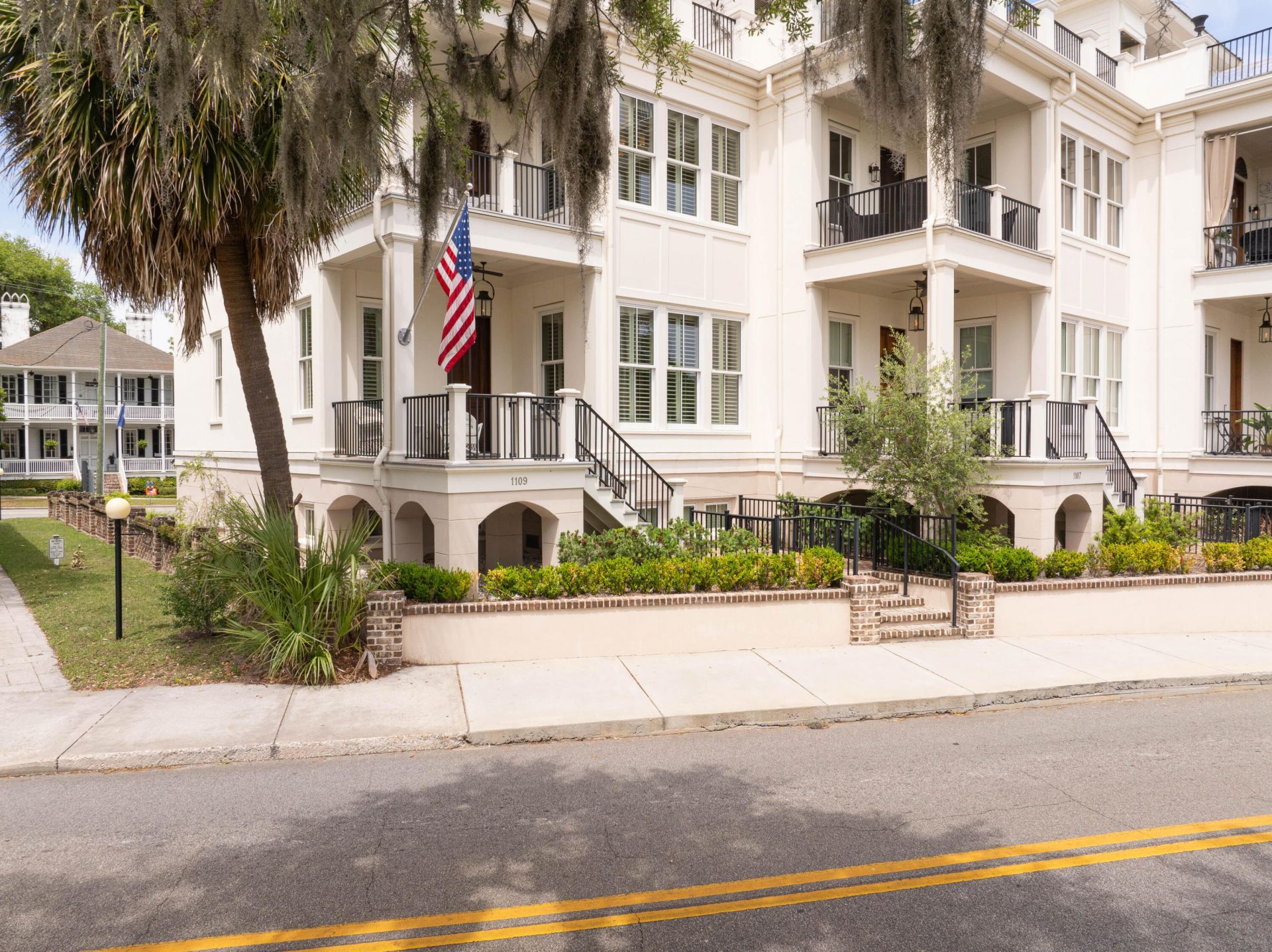 1109 Bay Street Photo 2