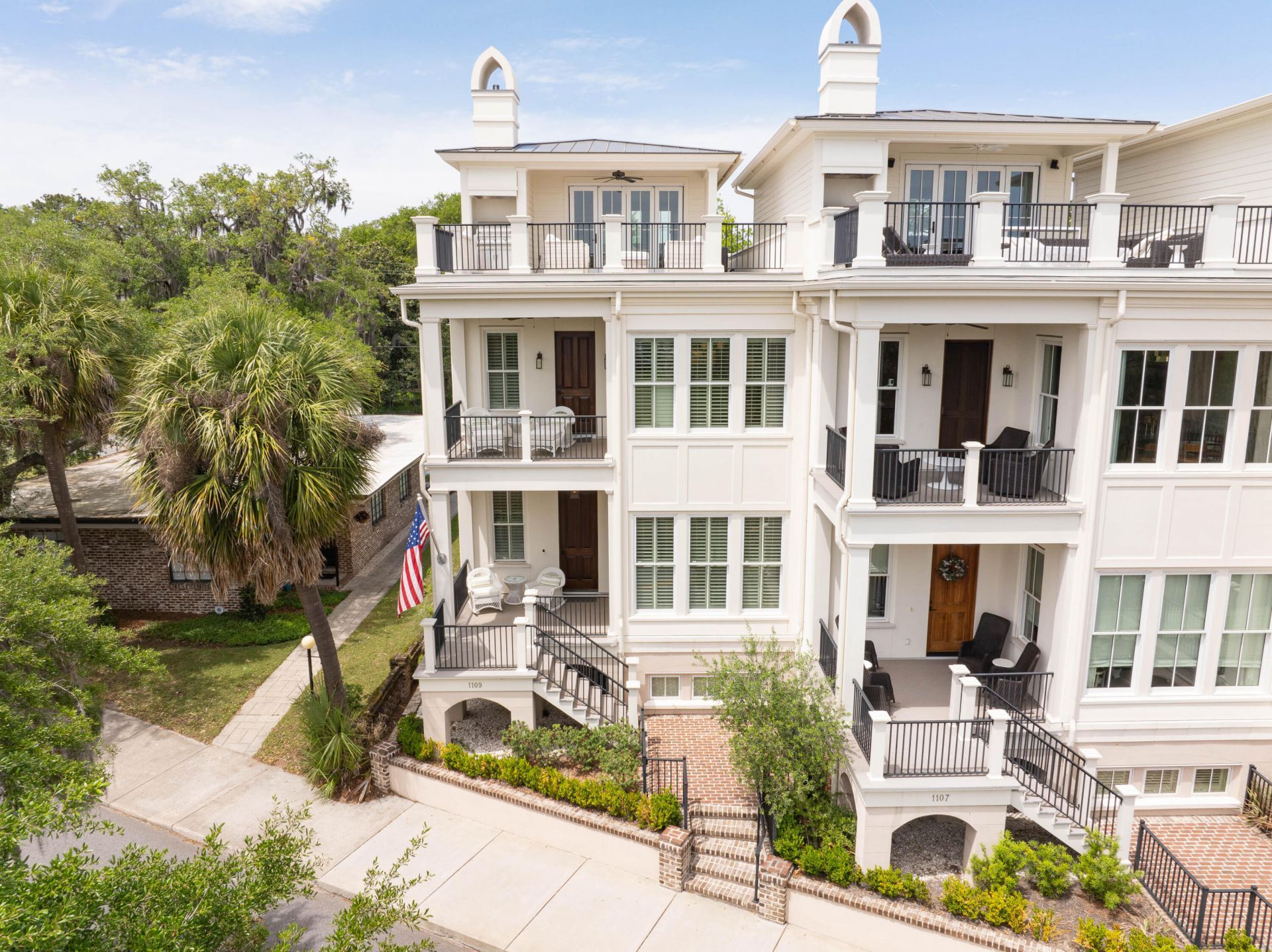 1109 Bay Street Photo 3