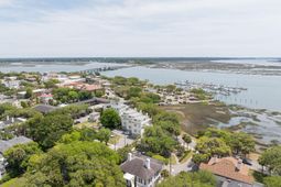 1109 Bay Street photo 4