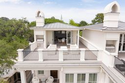 1109 Bay Street photo 4