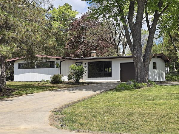 18400 Beverly Hills Dr, Brookfield, WI 53045