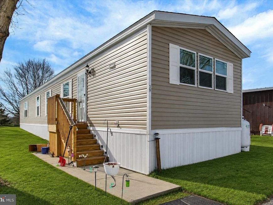 39 Chesapeake Estate, Thomasville, PA 17364 Main Photo