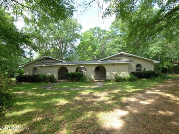 1083 Highway 35 , Sandy Hook, MS 39478