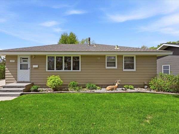 1209 Vincent Place , Chaska, MN 55318