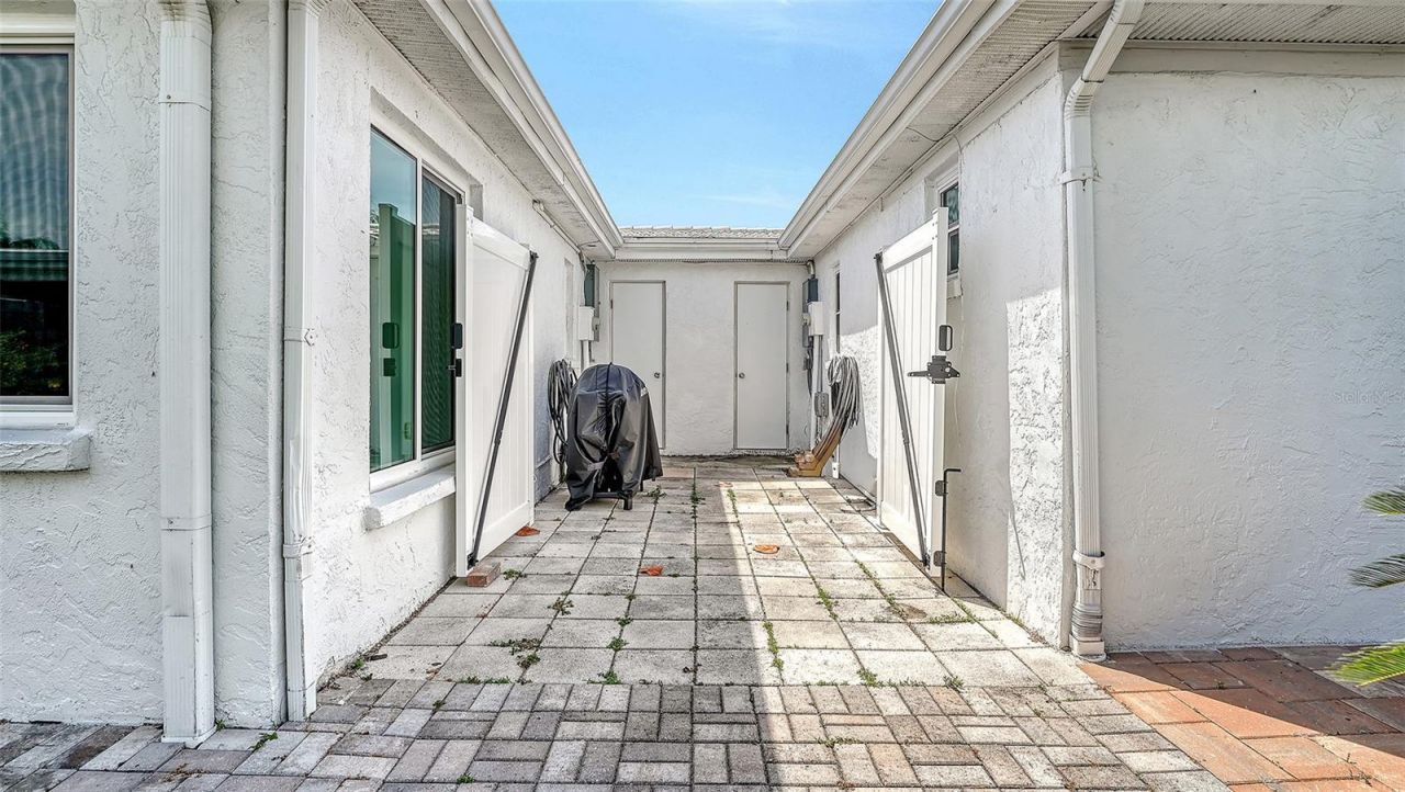 703 Spanish Drive S, Longboat Key, FL 34228 Photo