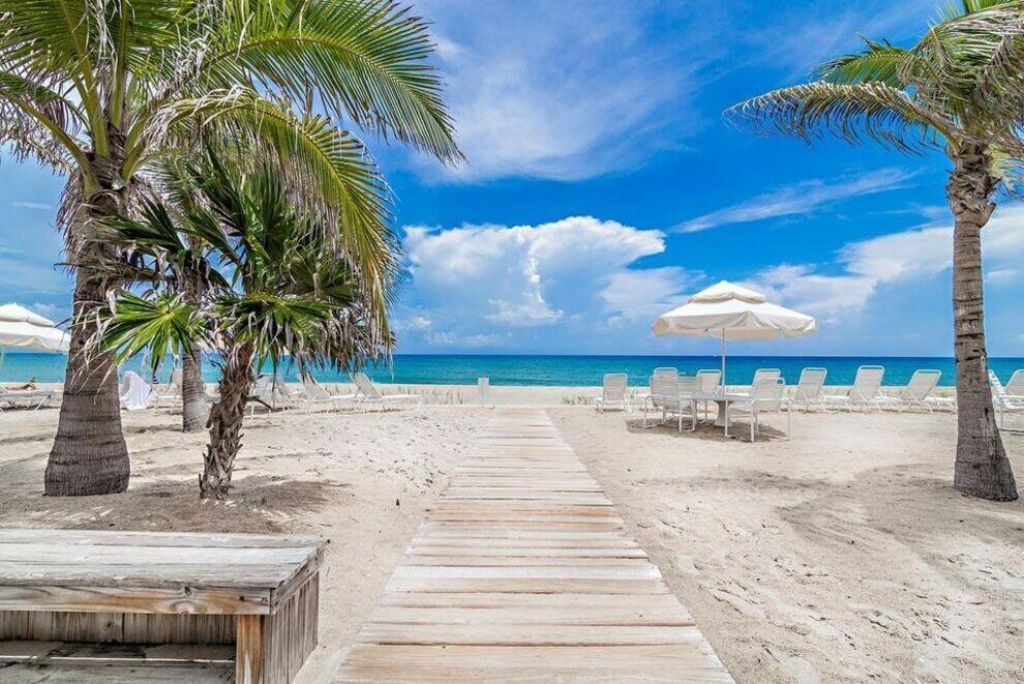 139 Sunrise Avenue, Unit 204, Palm Beach, FL 33480 Photo