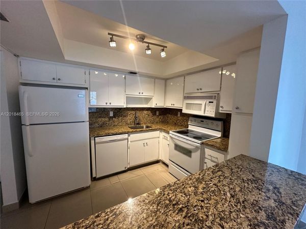 7118 Bonita Dr , Unit 305, Miami Beach, FL 33141