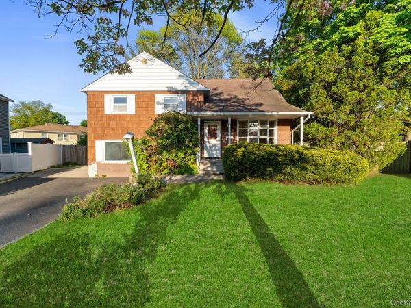 23 Library Lane , Plainview, NY 11803