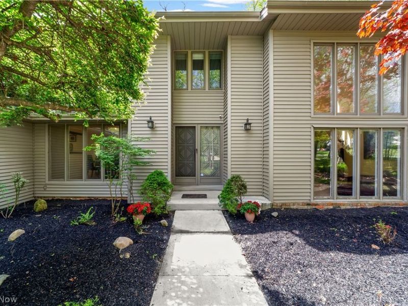 29526 Bryce Road, Cleveland, OH 44124 Photo 3