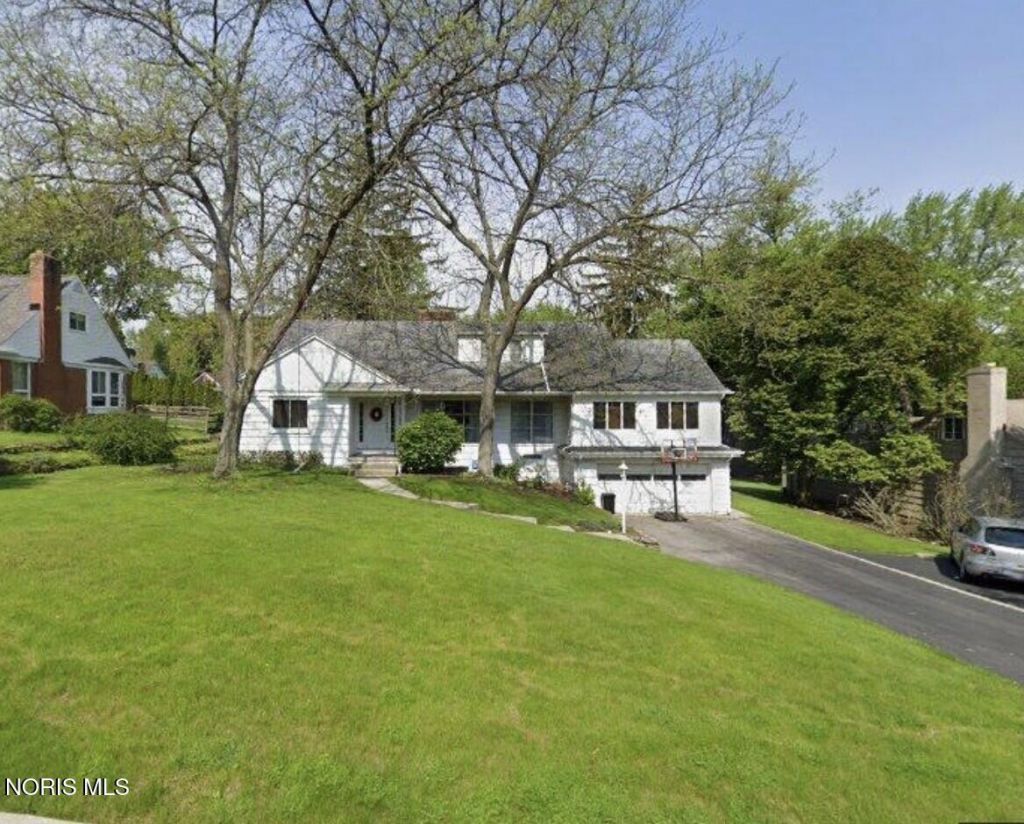 2139 Emkay Drive, Ottawa Hills, OH 43606 Main Photo
