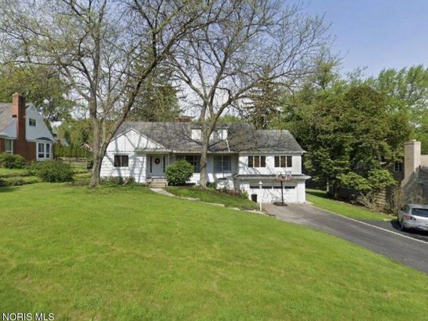 2139 Emkay Drive, Ottawa Hills, OH 43606