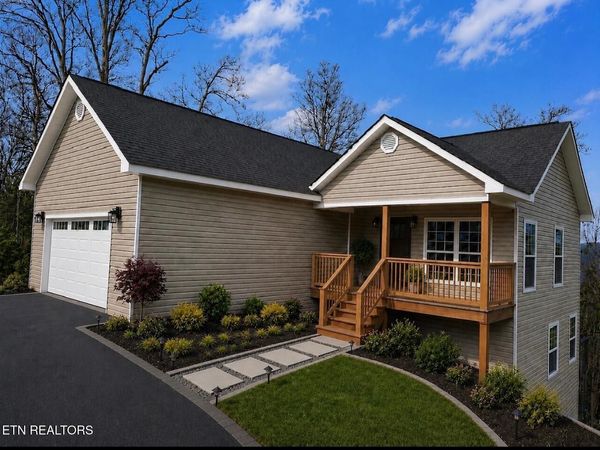 568 Low Valley Rd, Dandridge, TN 37725