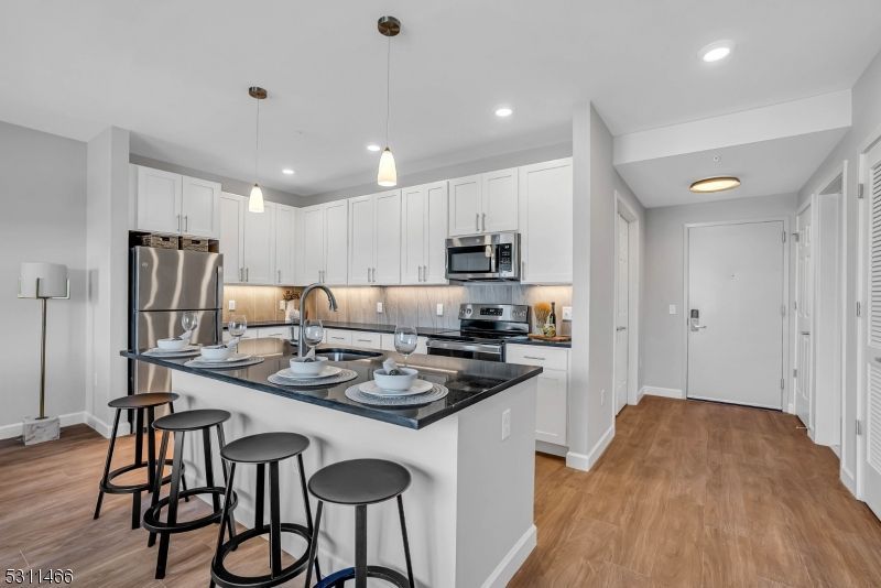 2003 Morris Ave, Unit 305, Union, NJ 07083 Main Photo