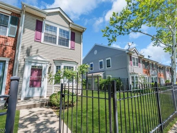 19 Clarion Ln, Newark, NJ 07103
