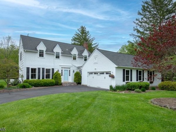 255 Skyline Dr, Long Hill, NJ 07946