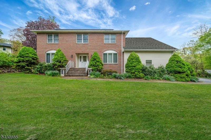 11 Ledgerock Ct, Parsippany-troy Hills, NJ 07950 Main Photo