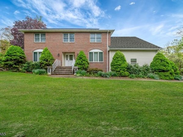 11 Ledgerock Ct, Parsippany-Troy Hills, NJ 07950