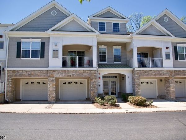 104 Stone Creek Ct, Hanover, NJ 07981