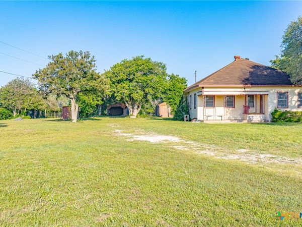 668 FM 443 , Yoakum, TX 77995