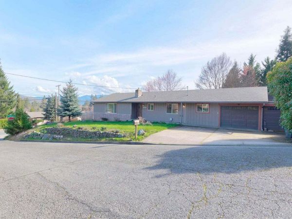 903 NW Hewitt Lane, Grants Pass, OR 97526