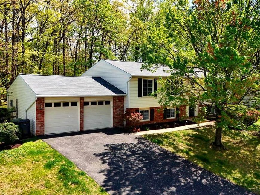 207 Silverleaf Drive, Sterling, VA 20164 Main Photo