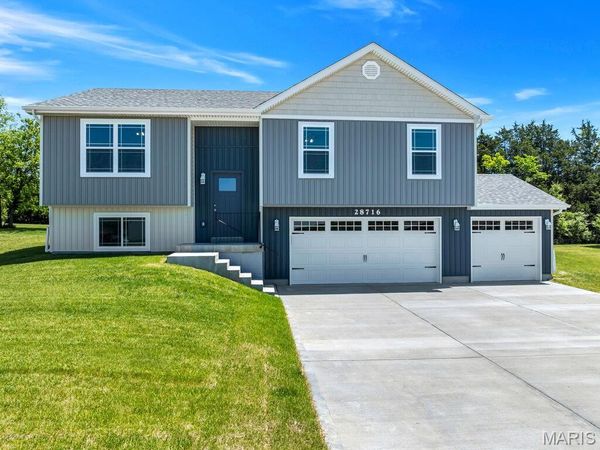 28716 Woodland Heights Drive , Warrenton, MO 63383