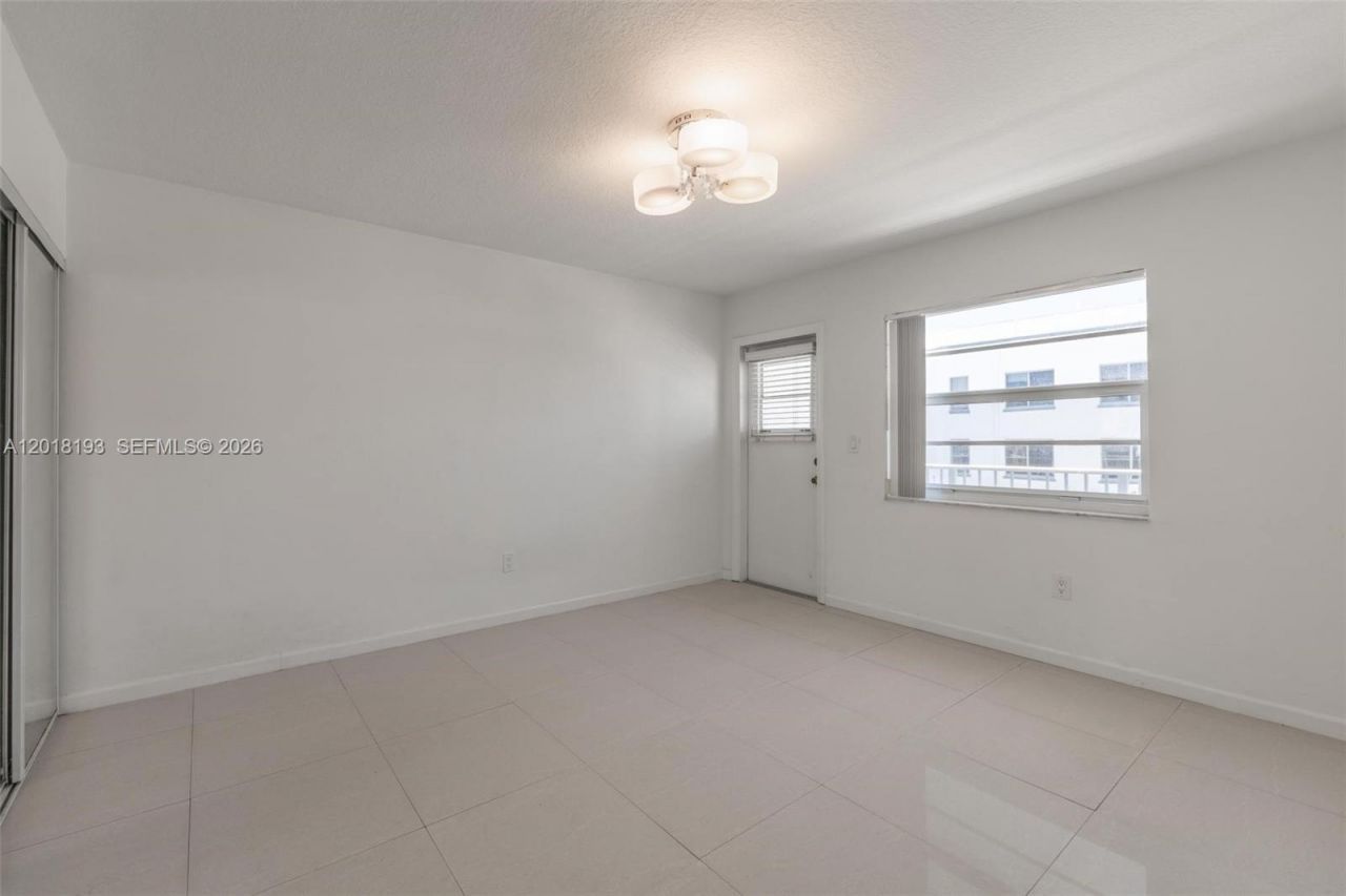 525 Meridian Ave , Unit 305, Miami Beach, FL 33139 Photo