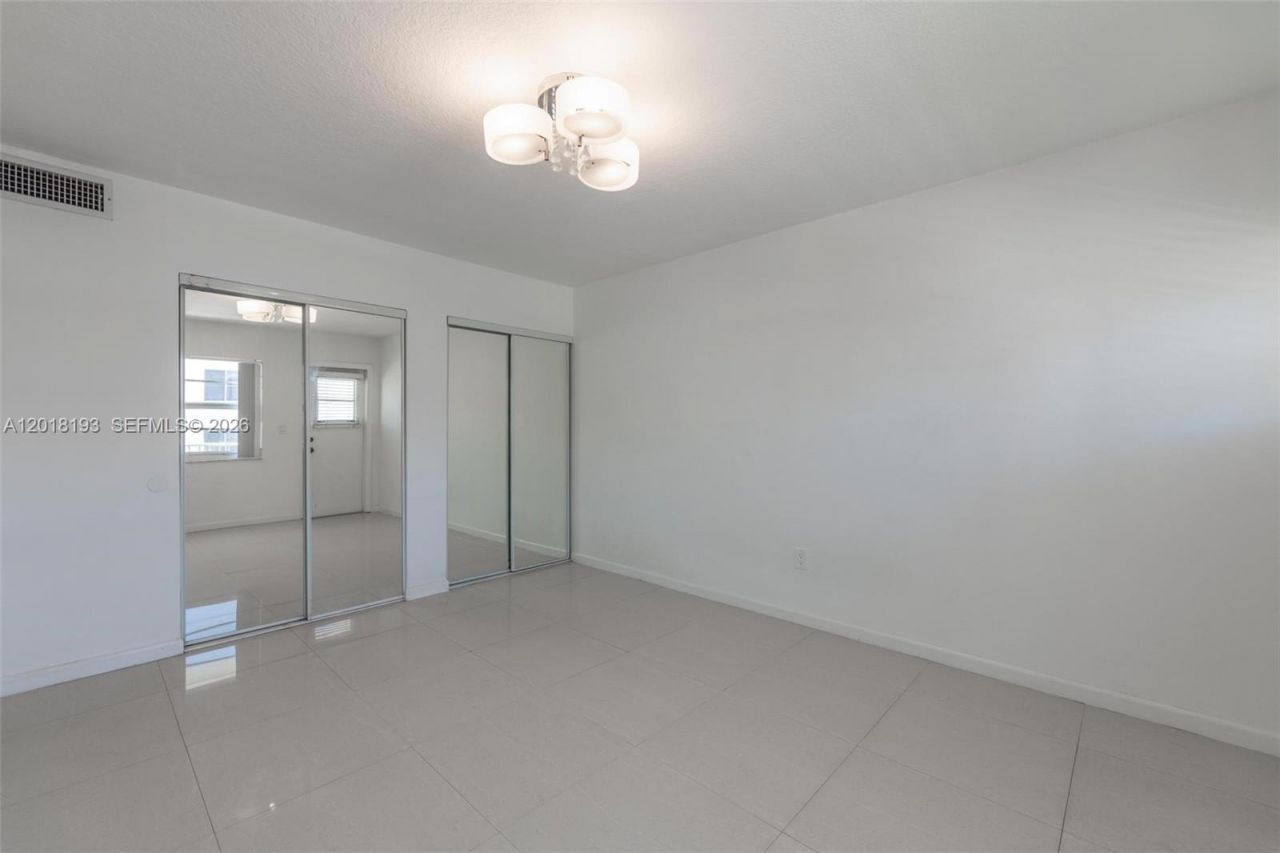 525 Meridian Ave , Unit 305, Miami Beach, FL 33139 Photo