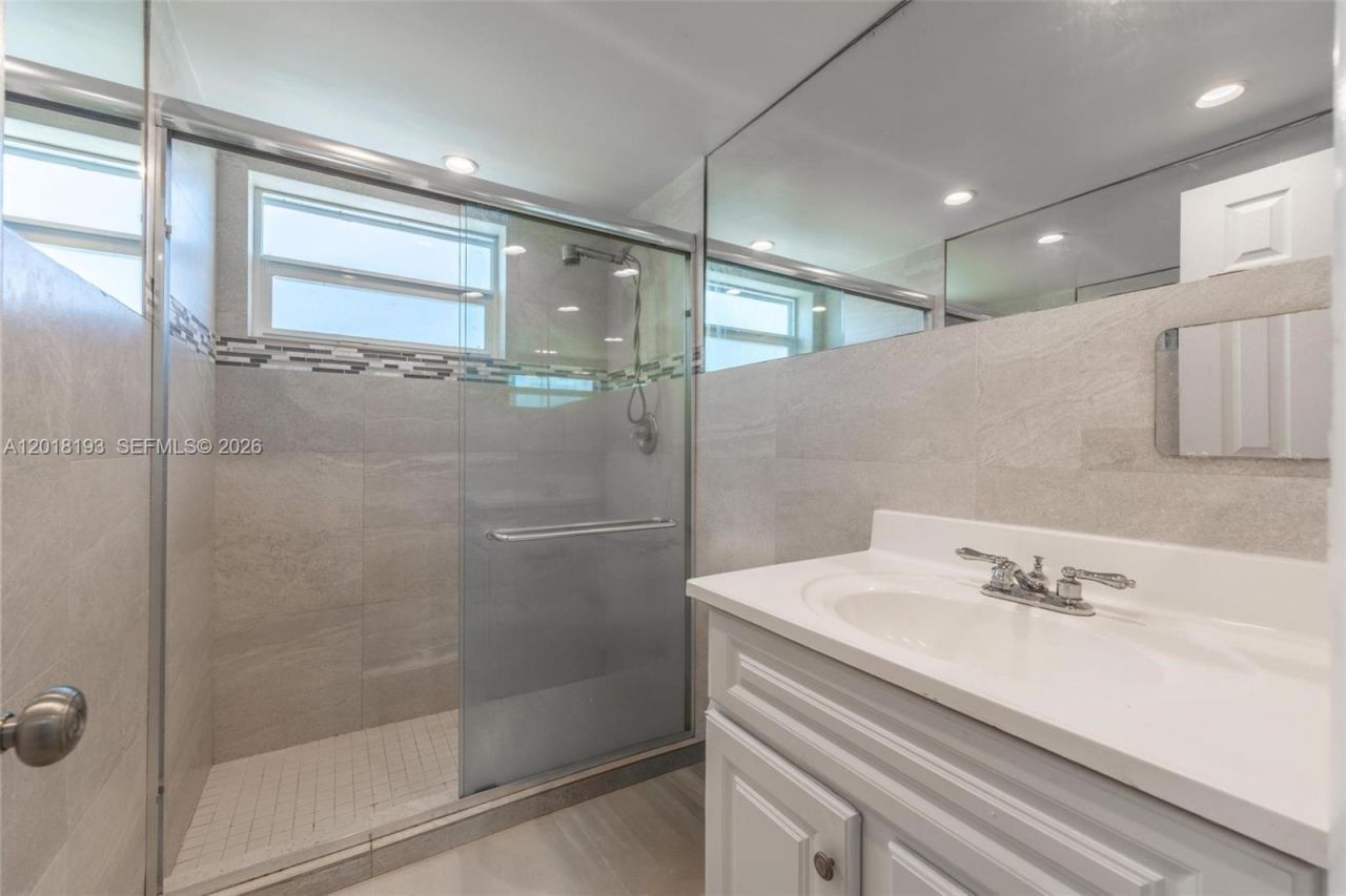 525 Meridian Ave , Unit 305, Miami Beach, FL 33139 Photo