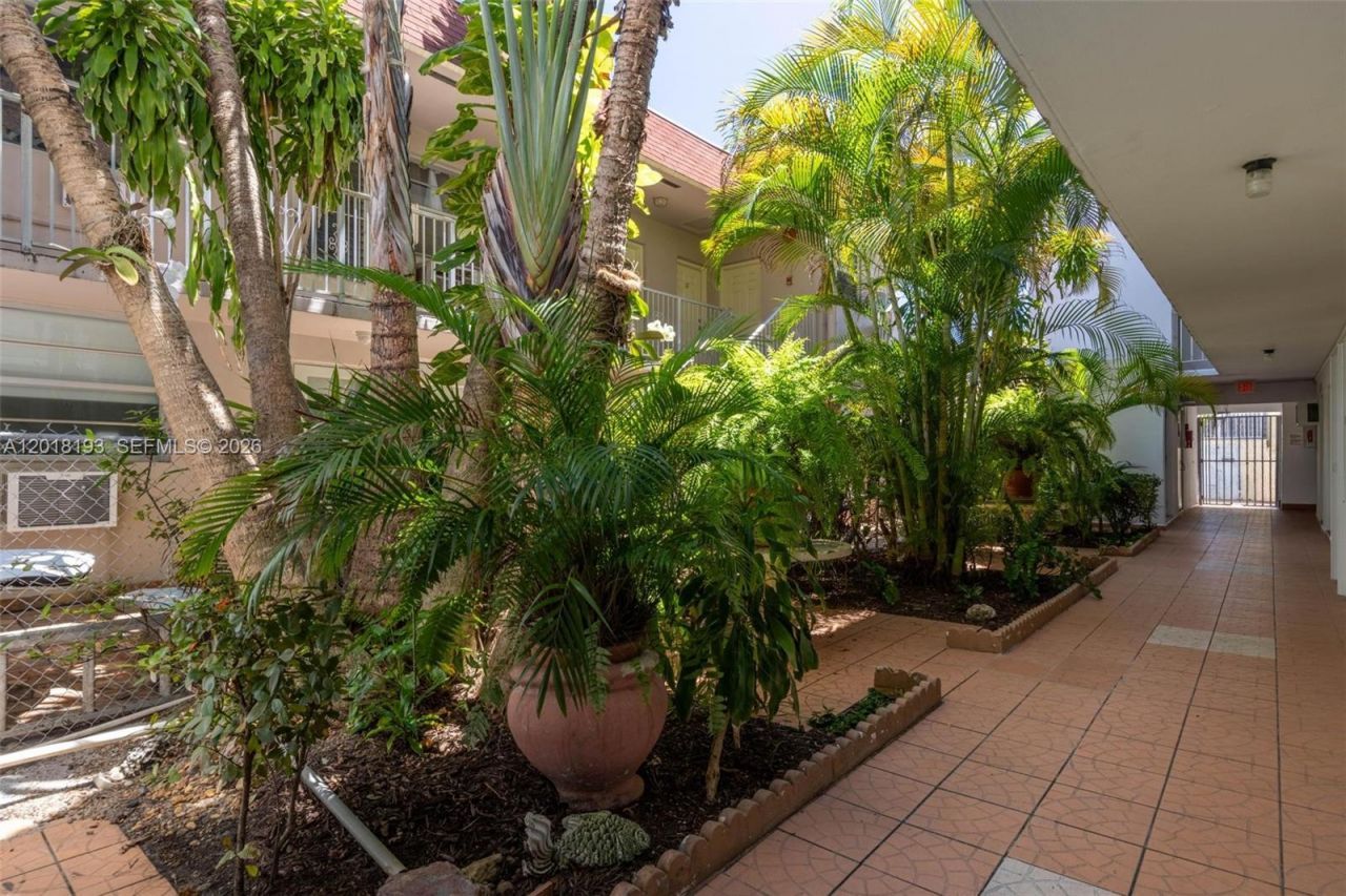 525 Meridian Ave , Unit 305, Miami Beach, FL 33139 Photo