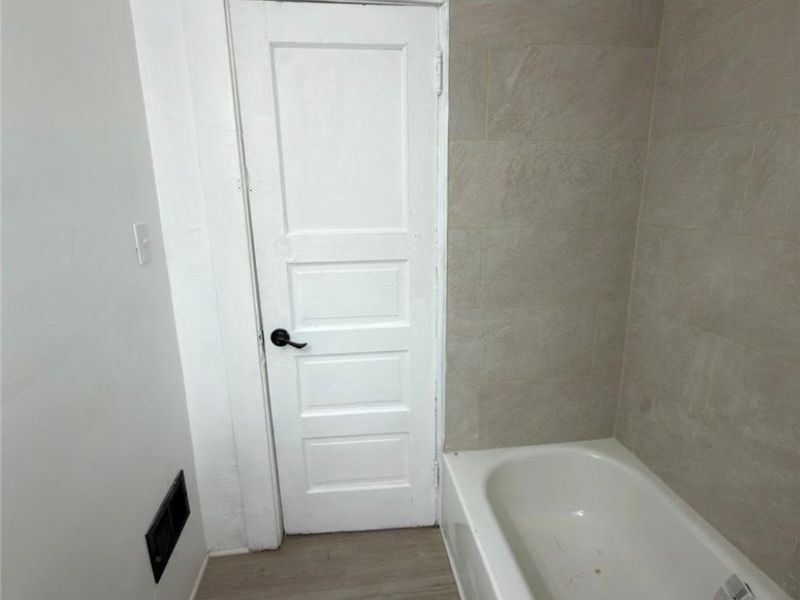 767 E 105th Street, Cleveland, OH 44108 Photo 21