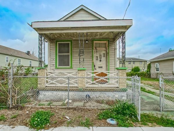 1928 EAGLE Street , New Orleans, LA 70118