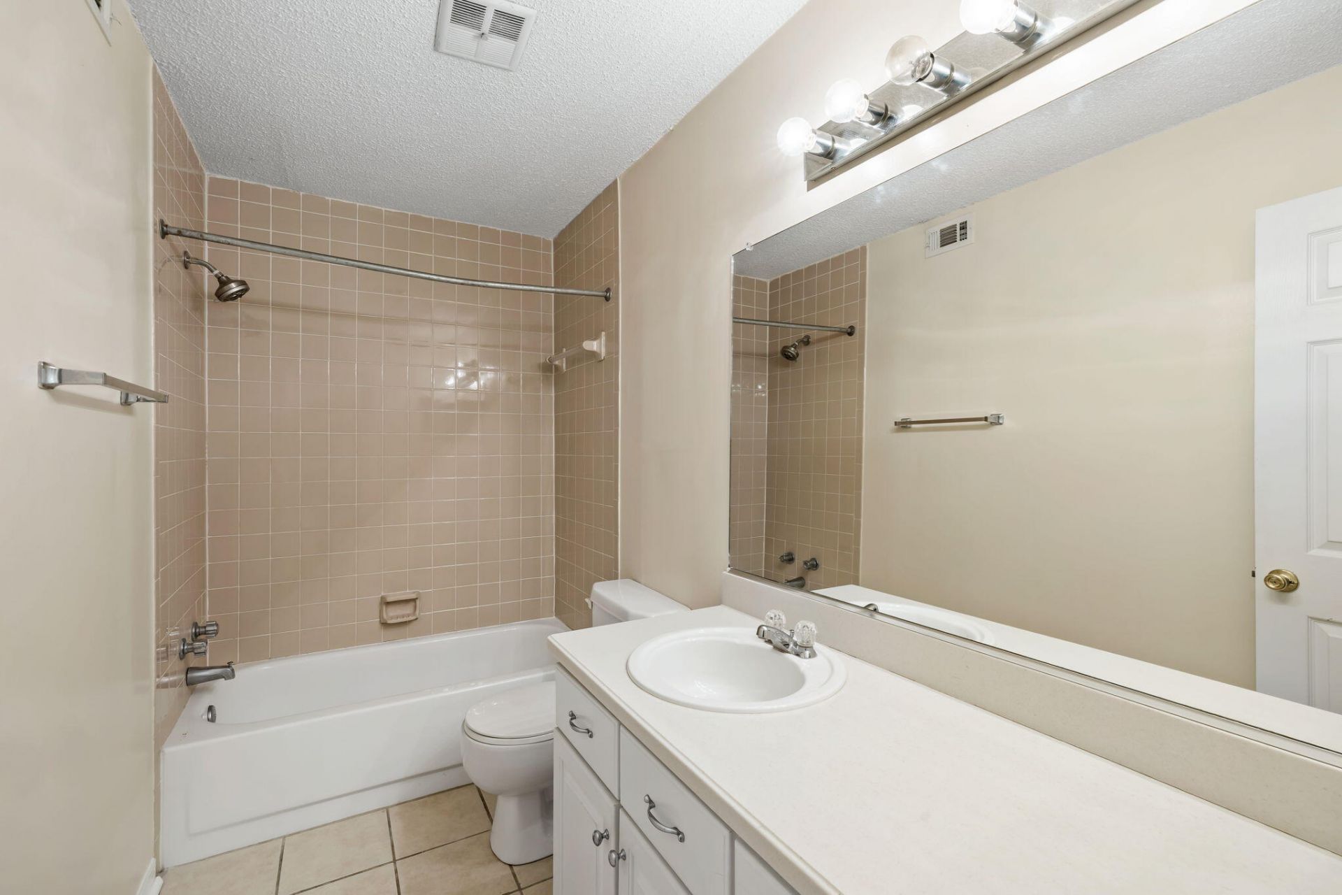 1852 Montclair Drive Photo 16