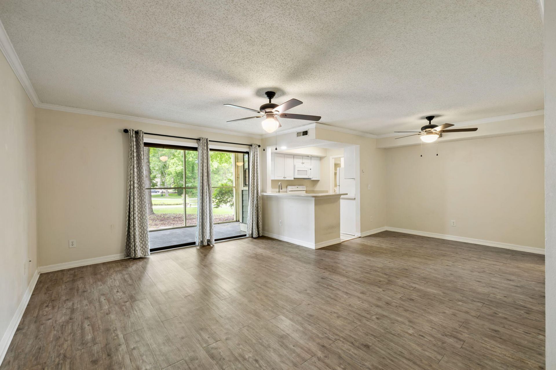 1852 Montclair Drive Photo 4