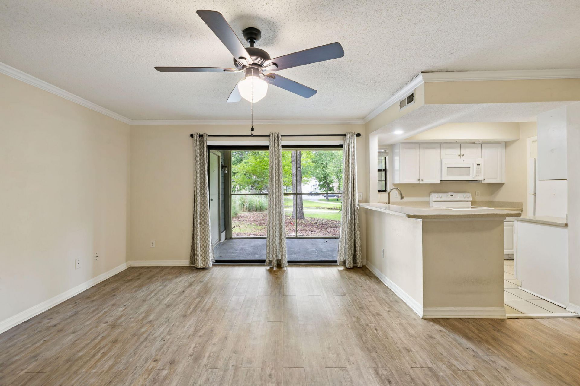 1852 Montclair Drive Photo 6
