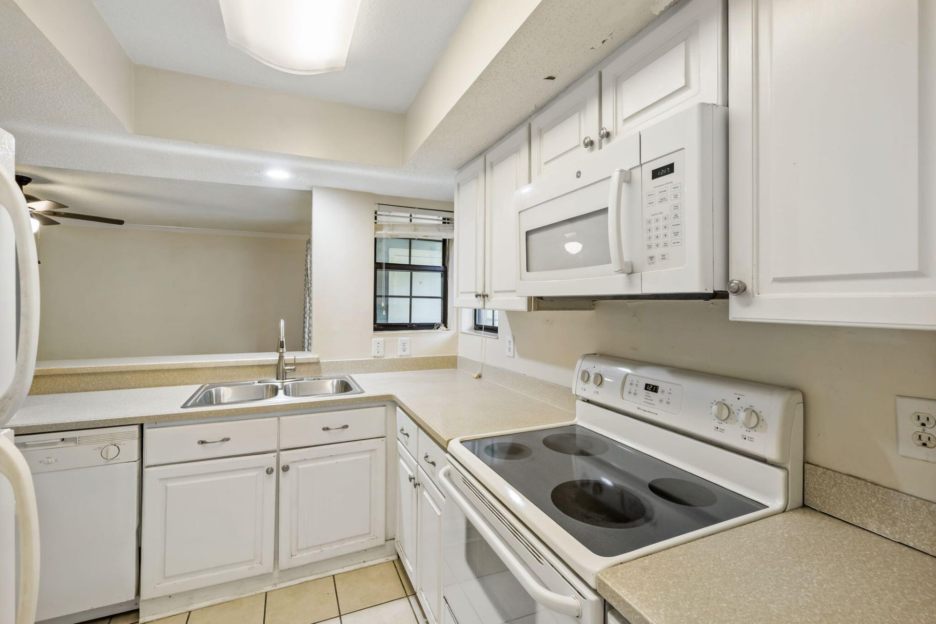 1852 Montclair Drive Photo 8