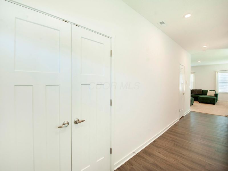 1698 Lewes Castle Drive , Grove City, OH 43123 Photo 4