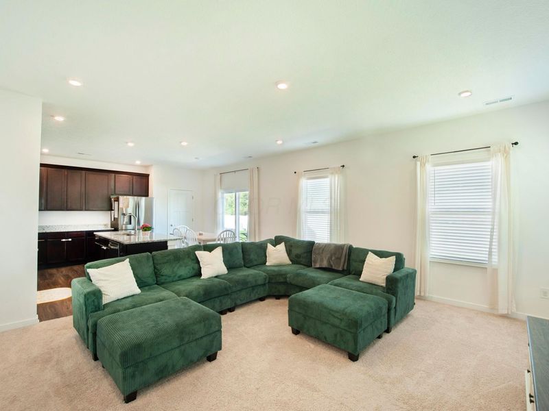 1698 Lewes Castle Drive , Grove City, OH 43123 Photo 7
