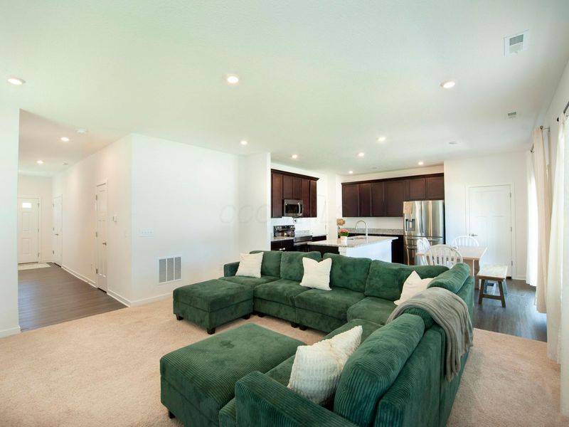 1698 Lewes Castle Drive , Grove City, OH 43123 Photo 8