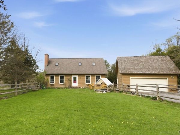 4017 East Road , Cazenovia, NY 13035