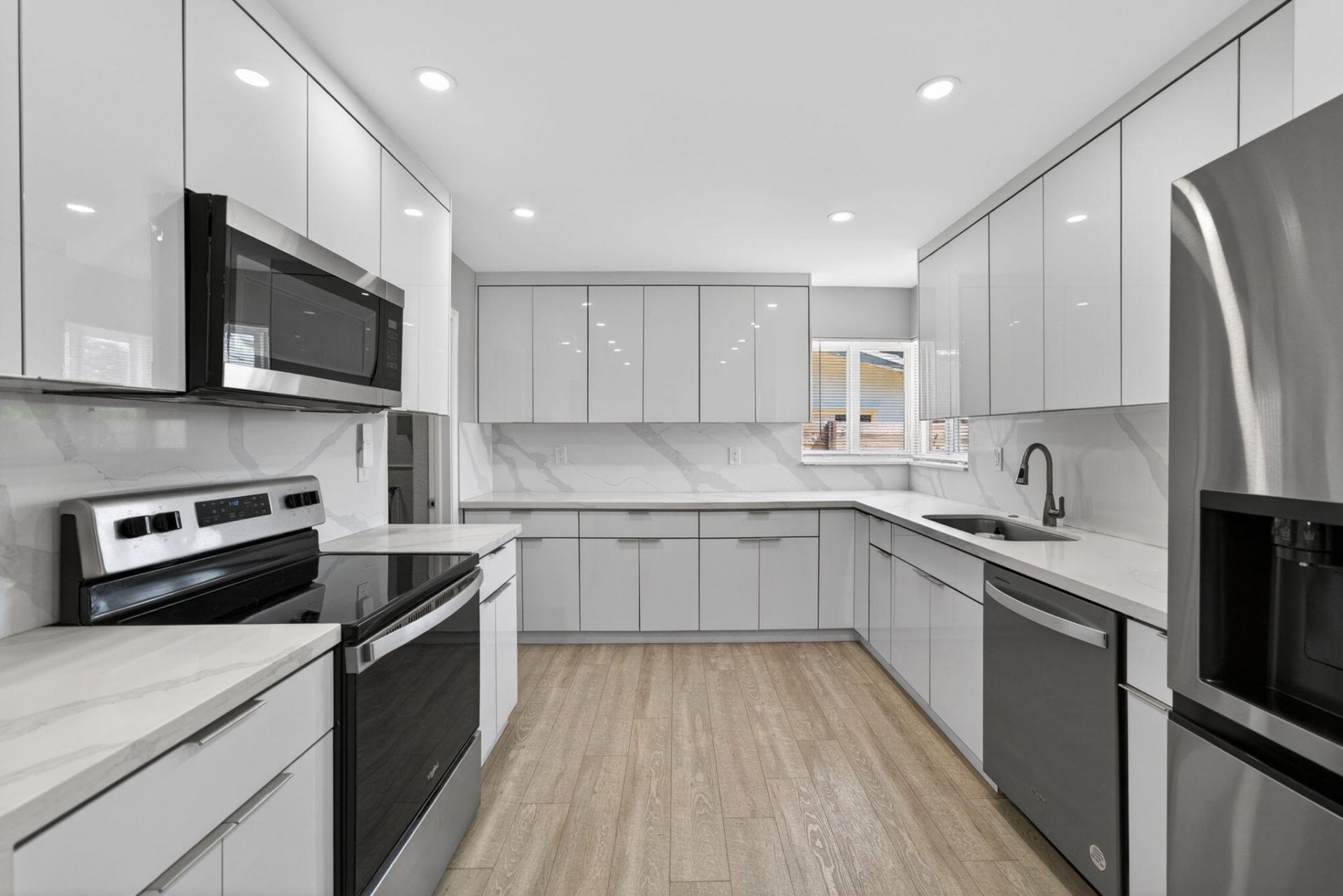 850 SE 1st Avenue, Pompano Beach, FL 33060 Photo