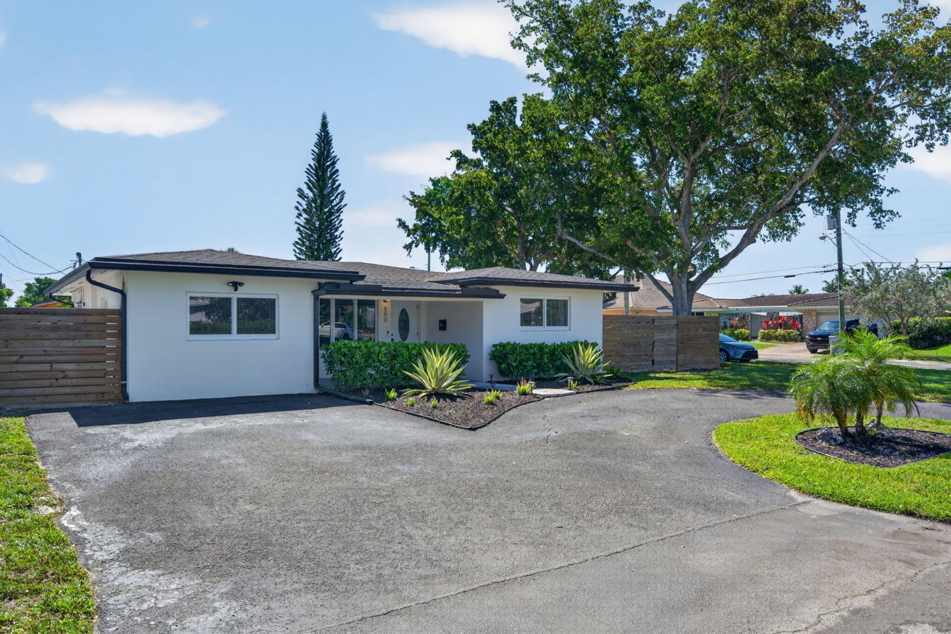 850 SE 1st Avenue, Pompano Beach, FL 33060 Photo