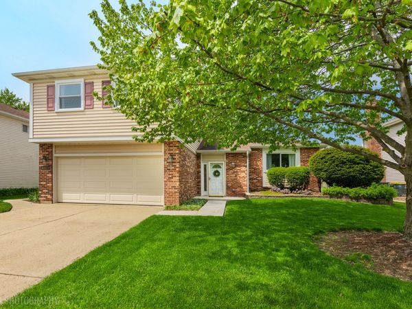 1291 Big Horn Trail , Carol Stream, IL 60188