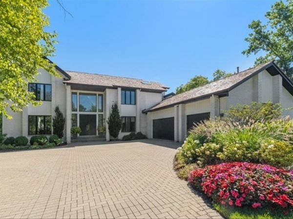 2291 Hybernia Drive, Highland Park, IL 60035