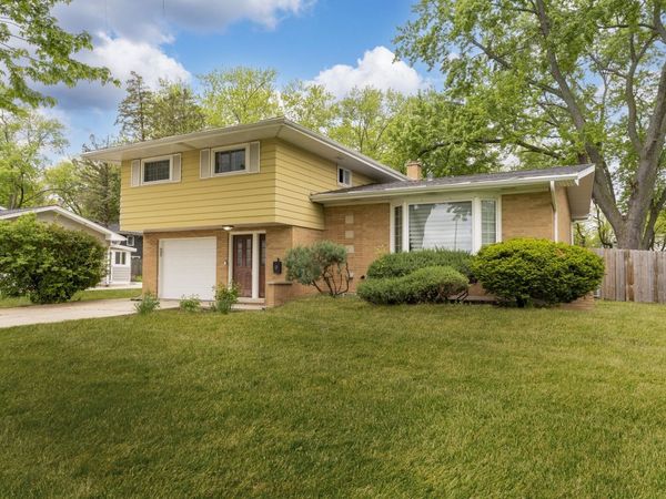 9 Sycamore Drive , Naperville, IL 60540