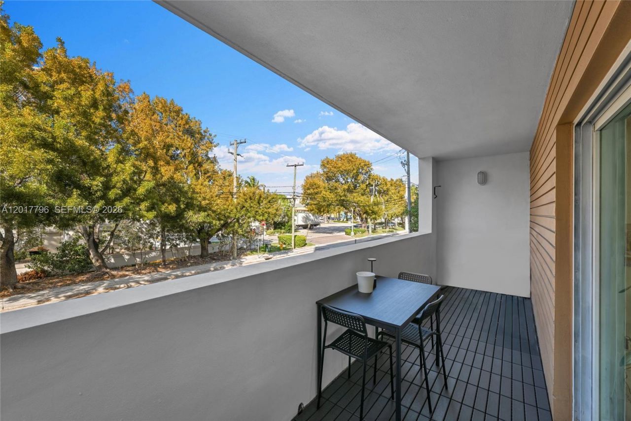 2740 SW 28th Ter , Unit 202, Miami, FL 33133 Photo