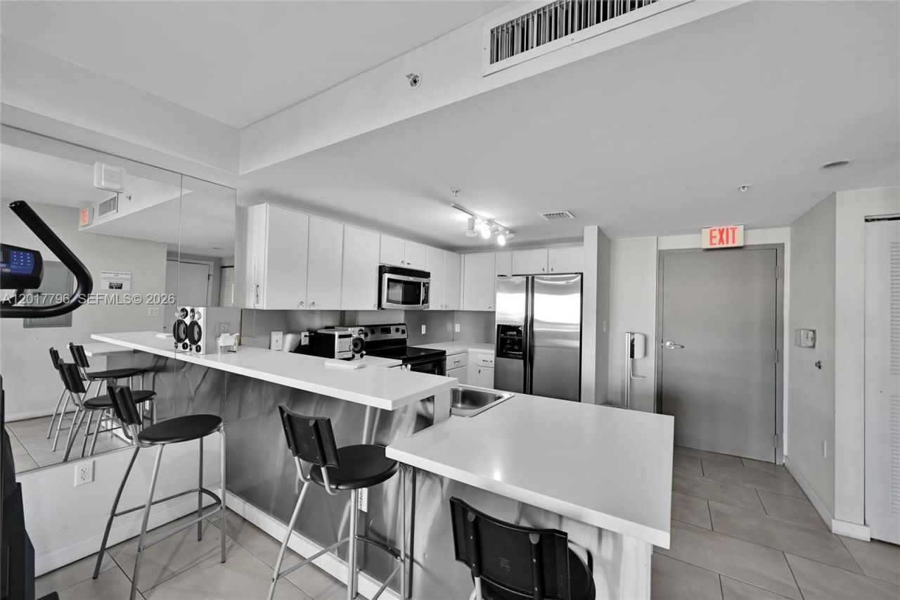 2740 SW 28th Ter , Unit 202, Miami, FL 33133 Photo